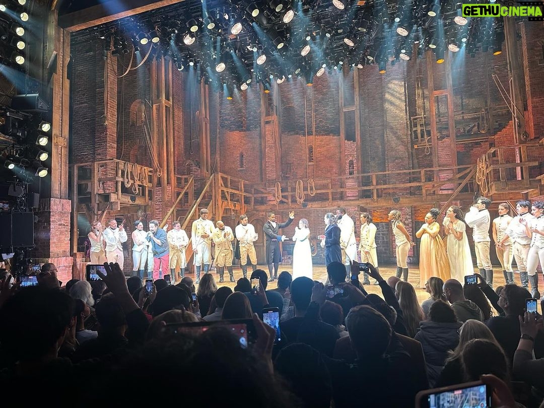 Deborah Roberts Instagram - Monday #mood Hamilton still dazzles all these years later. What a joy to come back again to this mesmerizing show for the final performance of @mig.cervantes who starred in the show for seven years. That’s more than 200 days of performances 24/7 according to the brilliant creator @lin_manuel told us after a standing ovation. Only Hamilton himself inhabited the persona longer. Congrats to the talented Miguel and his lovely family who cheered on his breathtaking performance. We thought the crowd would never let him leave the stage. What a run! Thanks for including us in this moment! Back to singing In The Room where it Happens! Also a big congrats to @alysha_des who finished her run as Eliza. And @thaynejasperson who keeps going and going! @hamiltonmusical Shubert Theater on Broadway