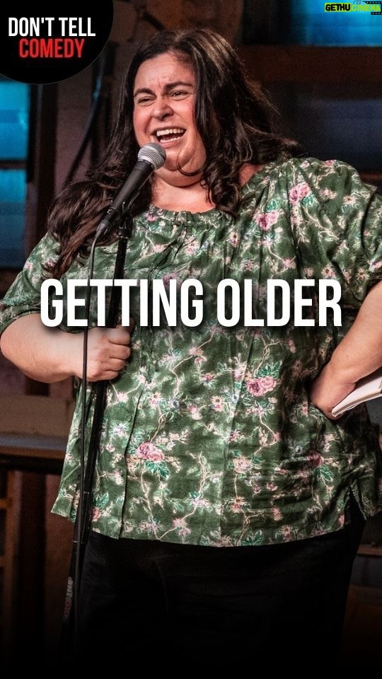 Debra DiGiovanni Instagram - “Getting Older” 🎤: @debradg 📍: @zeno.space | #donttellcomedy #debradigiovanni #standup #comedyreels #funny #gettingolder #aging