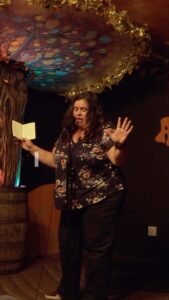 Debra DiGiovanni Instagram - I AM VERY BUSY!!! (I think this is from 2019 in San Diego, CA) #standupcomedy #funny #canada🇨🇦 #women #menopause #dating #flirting #2019