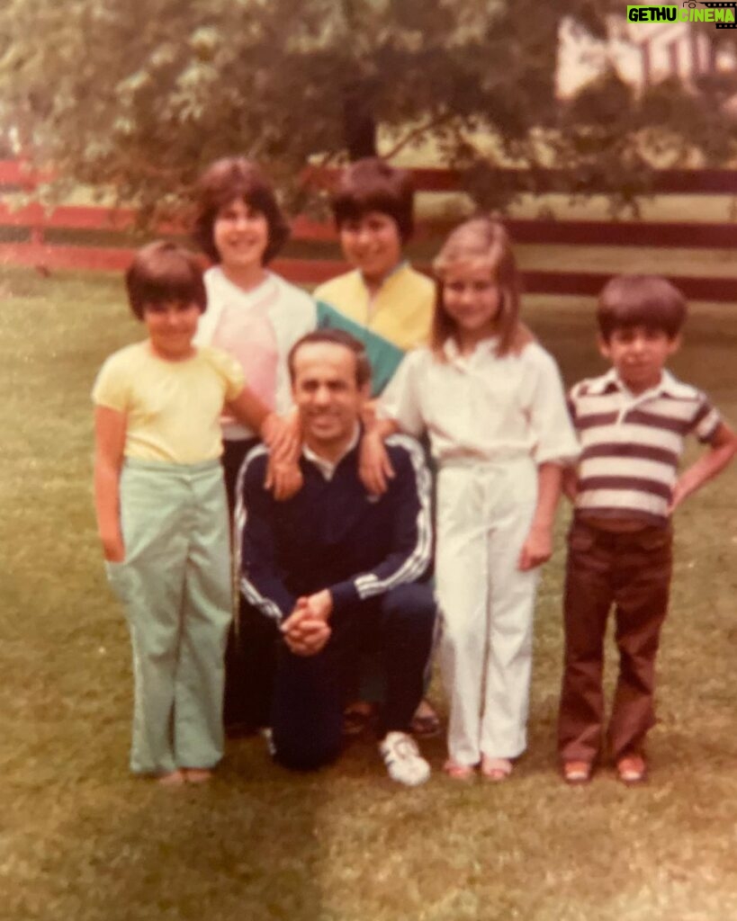 Debra DiGiovanni Instagram - A late addition to #TBT (courtesy of my sister Joanne) THE BIG HEAD FAMILY! We cute. Blurry, but cute. ♥️🙋🏻‍♀️