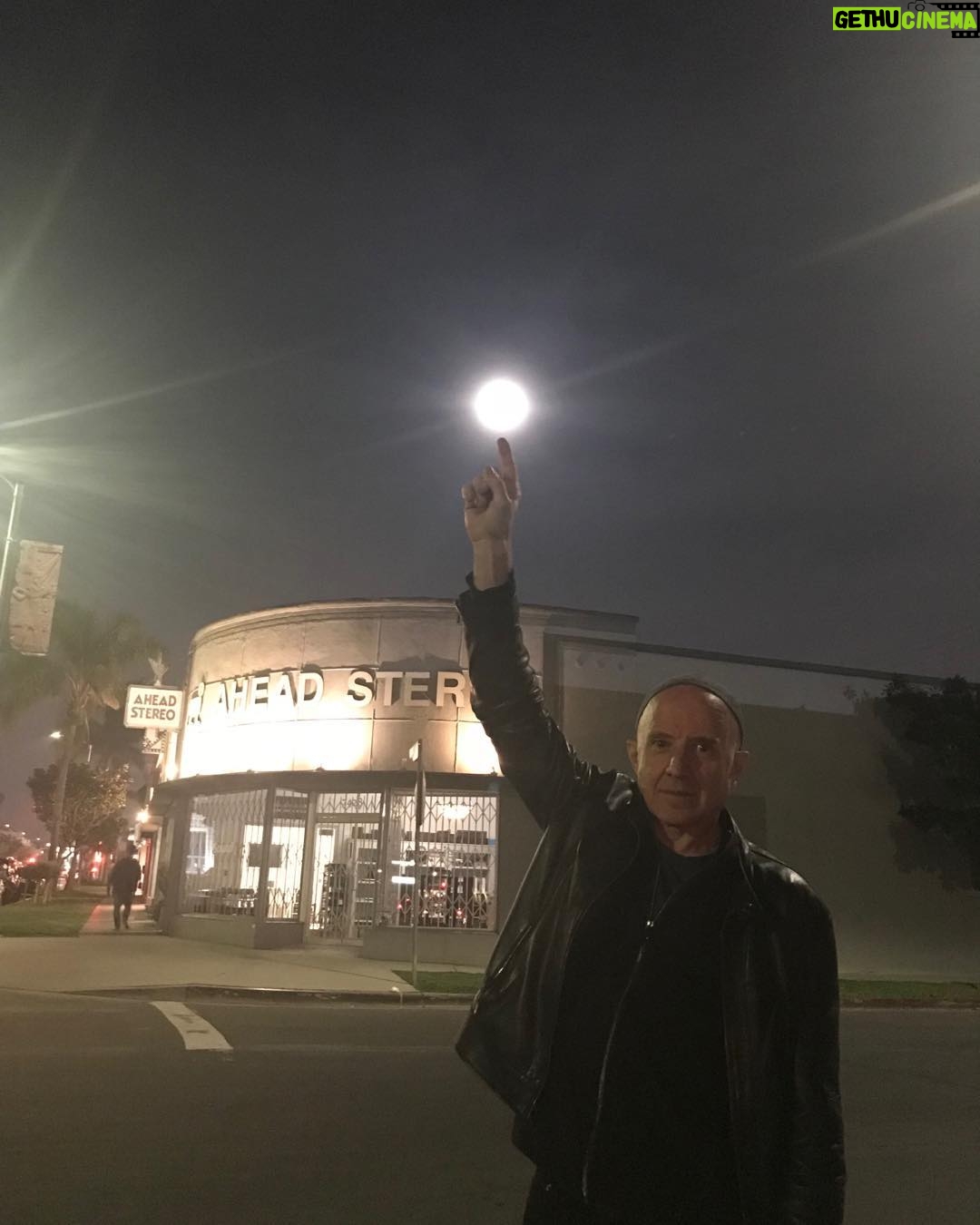 Debra Winger - 885 Likes - some nights he just #hangsthemoon #arlisshoward #thefingerorthemoon