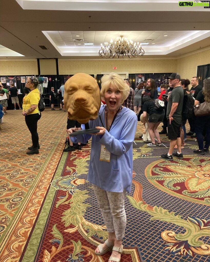 Dee Wallace Instagram - The Original dog head mold from the stunt man costume in Cujo. This is why I love doing cons! My fans bring me things I’ve never seen before! Tomorrow is your last chance to see me at Spooky Empire Orlando! Who’s coming?? #spookyempire #cujo #deewallace