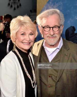 Dee Wallace Instagram - Can’t believe it’s been 40 years. So thankful for the ways this movie has touched so many lives & hearts. 

Always remember—when you feel lost…phone home. 💙 

#ettheextraterrestrial #40thanniversary #etphonehome