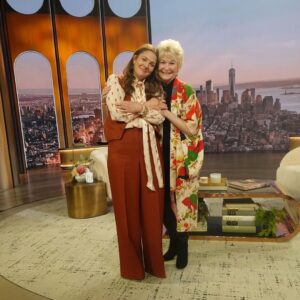 Dee Wallace Instagram - My heart was so touched visiting @drewbarrymore on her show. She has such a genuine love that emanates out to everyone. A real ❤️ experience! See our reunion on @thedrewbarrymoreshow today. 

#et #anniversary #drewbarrymore