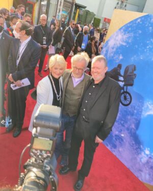 Dee Wallace Instagram - Can’t believe it’s been 40 years. So thankful for the ways this movie has touched so many lives & hearts. 

Always remember—when you feel lost…phone home. 💙 

#ettheextraterrestrial #40thanniversary #etphonehome