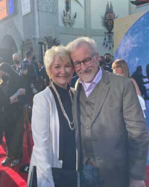 Dee Wallace Instagram - Can’t believe it’s been 40 years. So thankful for the ways this movie has touched so many lives & hearts. 

Always remember—when you feel lost…phone home. 💙 

#ettheextraterrestrial #40thanniversary #etphonehome