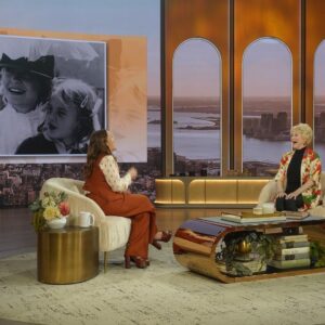 Dee Wallace Instagram - My heart was so touched visiting @drewbarrymore on her show. She has such a genuine love that emanates out to everyone. A real ❤️ experience! See our reunion on @thedrewbarrymoreshow today. 

#et #anniversary #drewbarrymore