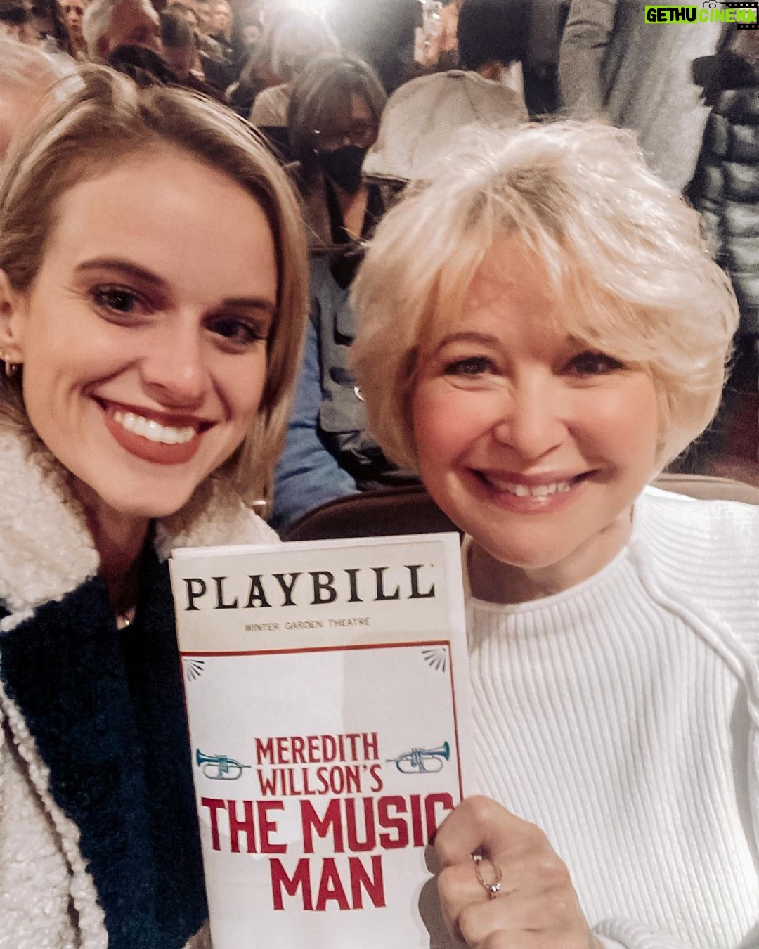Dee Wallace Instagram - My hot date this evening in NYC baby! 🗽 @carliecraig