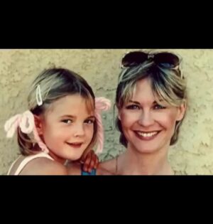 Dee Wallace Instagram - Sending a happy birthday to my beautiful ET daughter! Celebrate yourself, baby cakes!… 
@drewbarrymore