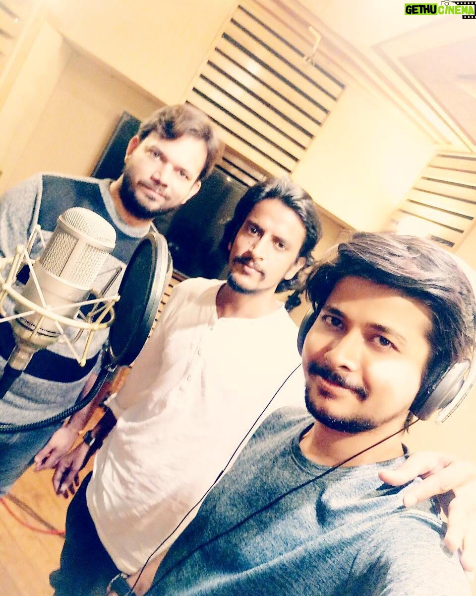 Deepak Agrawal - 563 Likes - Studio SRS.. #Recording Sassion with playback Singer
shankar bhattacharjee