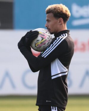 Dele Alli Instagram - 𝐘𝐨𝐮 𝐬𝐚𝐯𝐞𝐝 𝐦𝐲 𝐥𝐢𝐟𝐞. 𝐓𝐡𝐚𝐭𝐬 𝐰𝐡𝐲 𝐈 𝐰𝐢𝐥𝐥 𝐚𝐥𝐰𝐚𝐲𝐬 𝐥𝐨𝐯𝐞 𝐲𝐨𝐮 💜⚽️