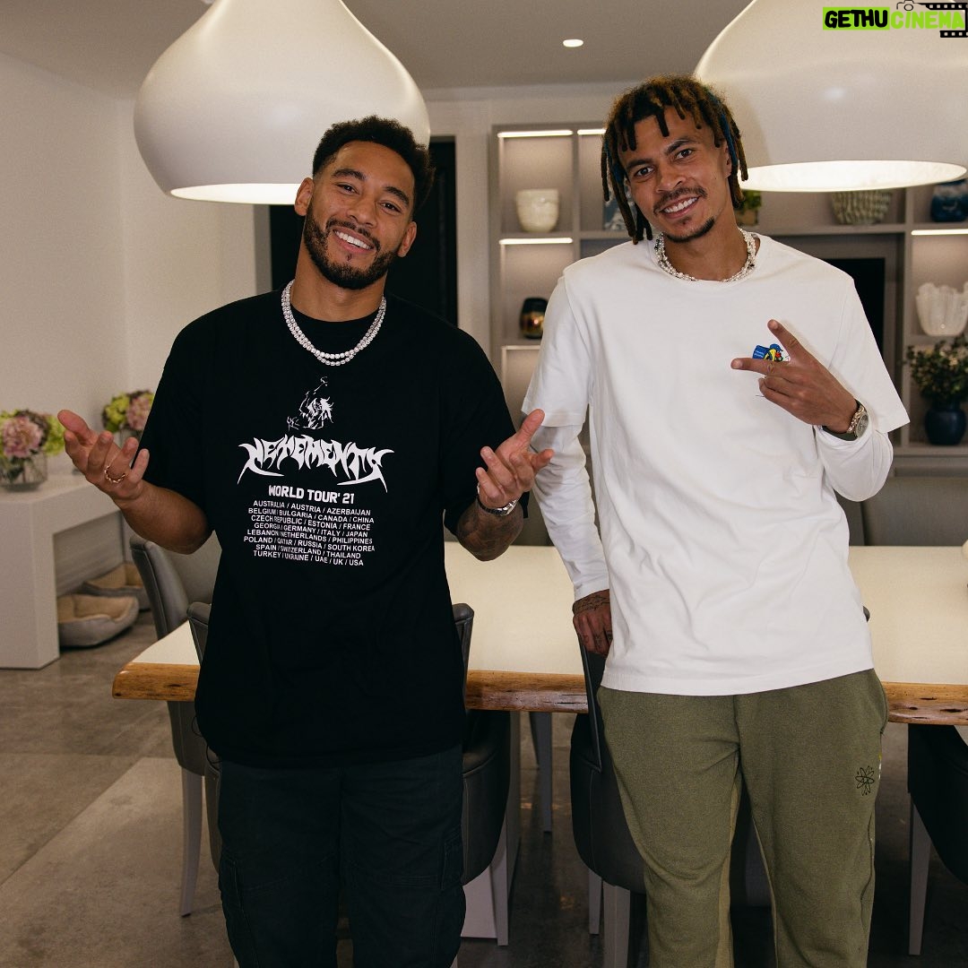 Dele Alli Instagram - Throwback to me and @joshdenzel being the first to try the @tindlefoods X @getplucked burger! Plant-based and tastes as good as real chicken ๐ Itโs coming to the UK soon ๐ #chickenmadefromplants