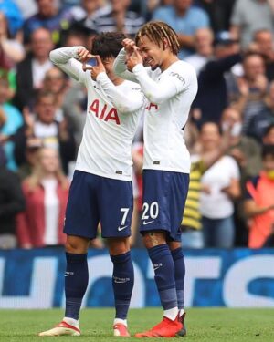 Dele Alli Instagram - 3 in 3… we move 🥰