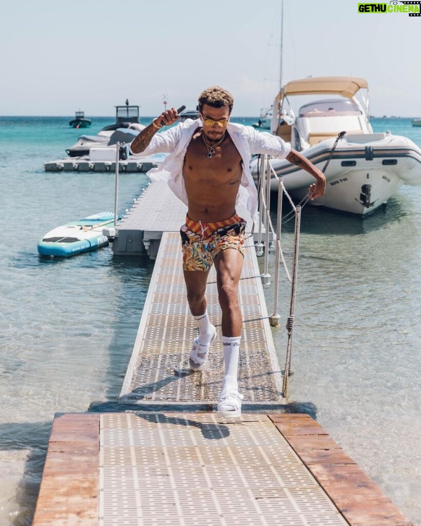 Dele Alli Instagram - Refreshed & recharged ☀️ Mykonos, Greek Islands