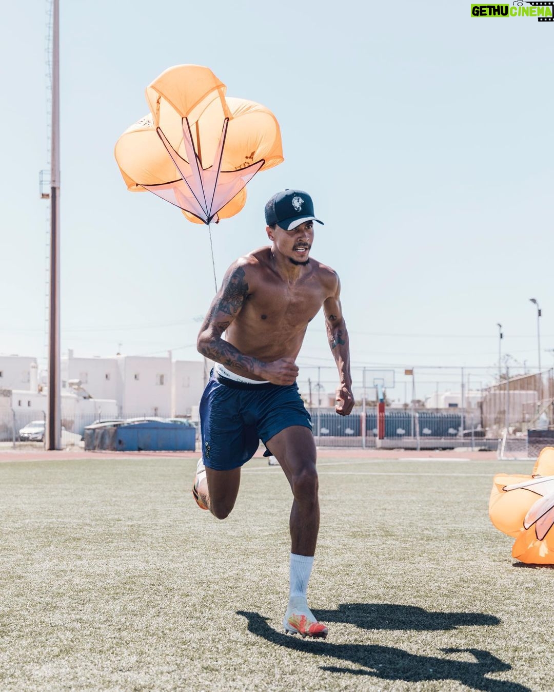 Dele Alli - 308.2K Likes - Field work 🪂