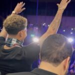 Dele Alli Instagram - Thank you for the amazing reception @besiktas 🖤 I’m very happy to be here and cannot wait to get started 🦅 Bu muhtesem karsilama icin tesekkurler @besiktas 🖤 Burada oldugum icin cok mutluyum ve bir an evvel sahaya cikmak icin sabirsizlaniyorum 🦅