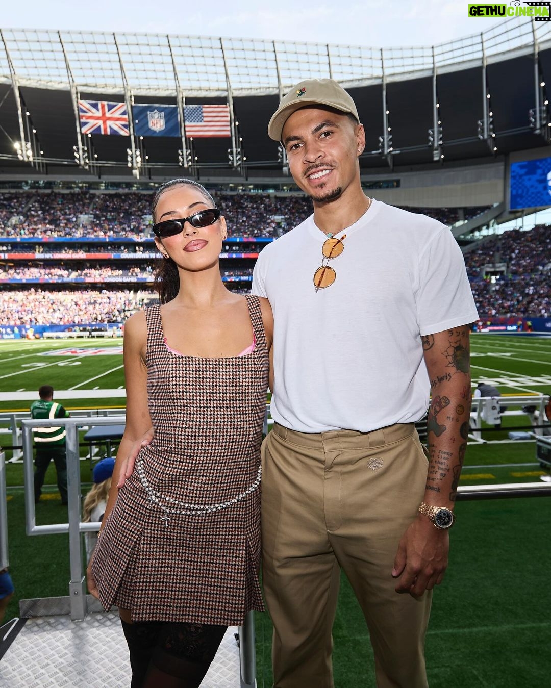 Dele Alli Instagram - Good to see my brother @_crob68 💜🏈