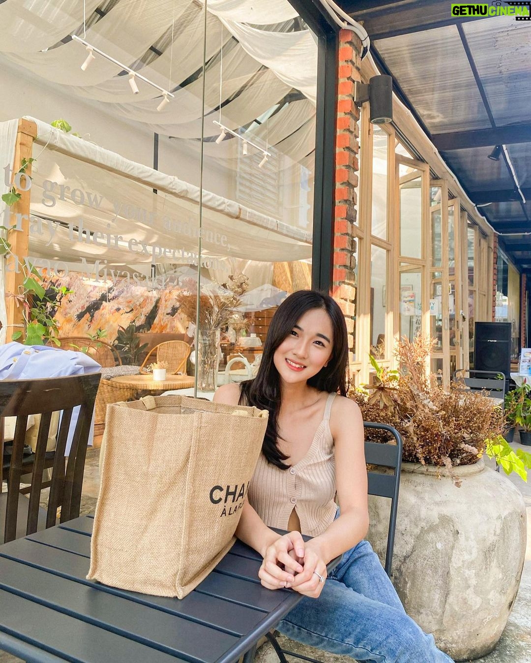 Della Delila Instagram - 🍂🍂🦧 Plaza Indonesia