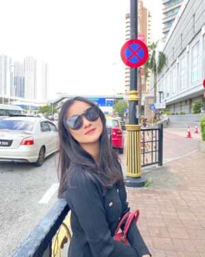Della Delila Instagram - 😎
