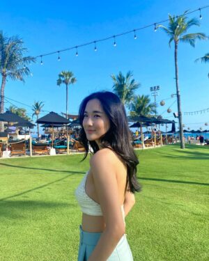 Della Delila Instagram - Absorbing Bali’s vibe and energy ⛅️ #BALIFORNIA
