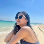 Della Delila Instagram – Happiness comes in waves 🏖