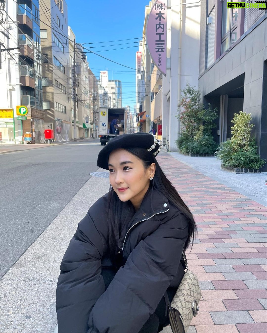 Della Delila Instagram - Waiting for snow ☺️