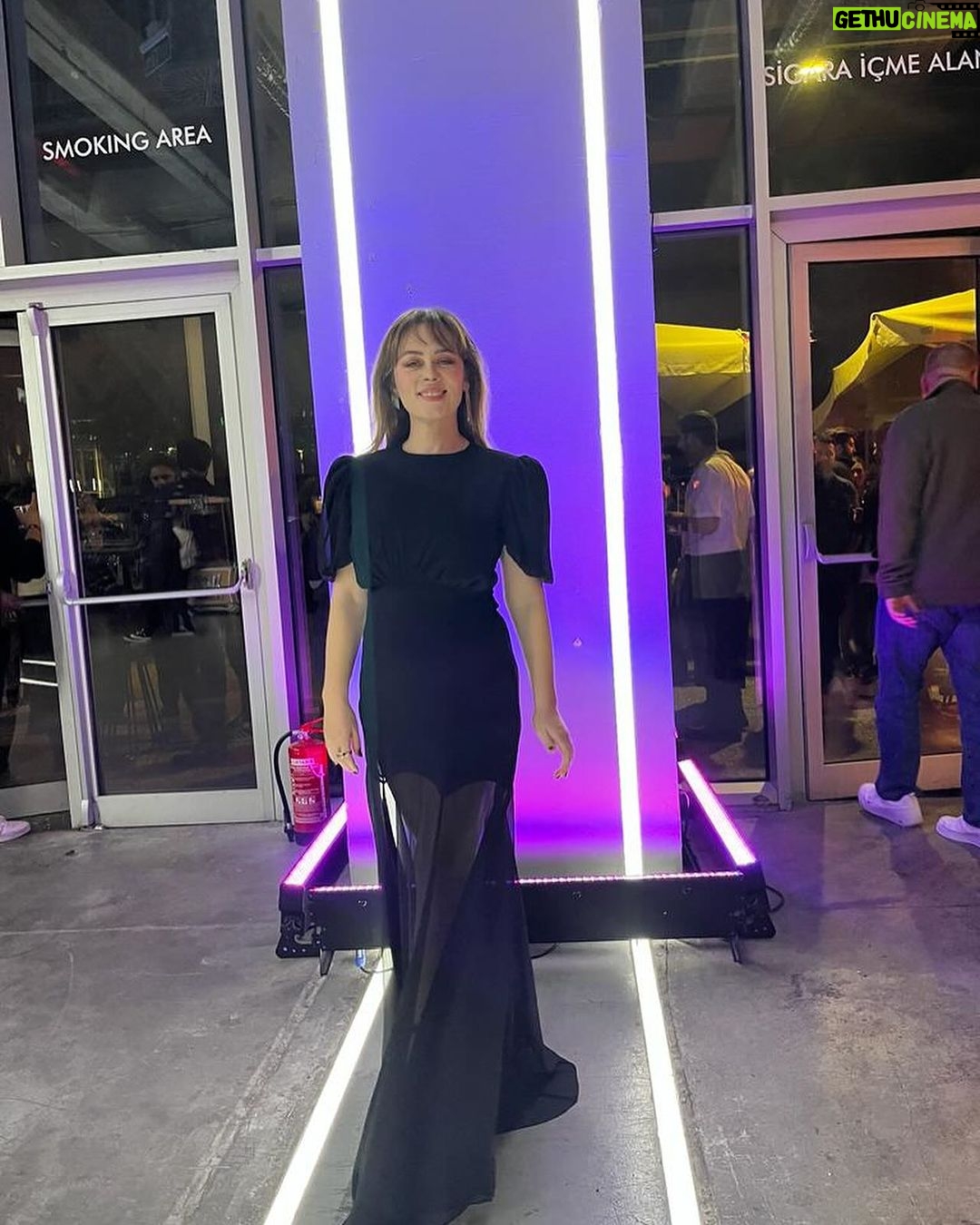 Demet Evgar Instagram - Dün akşam @unwomenturkiye #SheSaidNo kampanyasıyla Kristal Elma’dan tam olarak 10 ödül aldık 💙 🎉 Entegre Kampanyalar – Toplumsal sorumluluk kategorisinde Kristal Jüri Ödül Ödülü ve Reklamda Toplumsal Cinsiyet Eşitliği Kristal Ödülü başta olmak üzere toplamda 4 Kristal ve 6 Gümüş ödül
Ödüllerimiz;
-Entegre Kampanyalar - Toplumsal sorumluluk, Kristal Jüri Özel Ödülü -Reklamda Toplumsal Cinsiyet Eşitliği – Kristal -Yaratıcı Etkileşim İçerikleri – Kristal -Dijital - Sosyal Sorumluluk - Kristal -Açıkhava kampanyası – Gümüş -Ambient – Gümüş -Influencer & Ünlü iletişimi – Gümüş -Medya – Toplumsal sorumluluk – Gümüş -Medya - Sosyal Medya Platform Kullanımı – Gümüş -Enstalasyon & Etkinlik Tasarımı – Gümüş