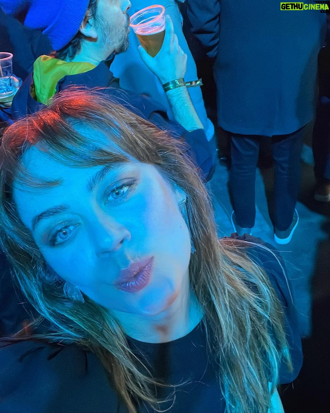 Demet Evgar Instagram - Dün akşam @unwomenturkiye #SheSaidNo kampanyasıyla Kristal Elma’dan tam olarak 10 ödül aldık 💙 🎉 Entegre Kampanyalar – Toplumsal sorumluluk kategorisinde Kristal Jüri Ödül Ödülü ve Reklamda Toplumsal Cinsiyet Eşitliği Kristal Ödülü başta olmak üzere toplamda 4 Kristal ve 6 Gümüş ödül
Ödüllerimiz;
-Entegre Kampanyalar - Toplumsal sorumluluk, Kristal Jüri Özel Ödülü -Reklamda Toplumsal Cinsiyet Eşitliği – Kristal -Yaratıcı Etkileşim İçerikleri – Kristal -Dijital - Sosyal Sorumluluk - Kristal -Açıkhava kampanyası – Gümüş -Ambient – Gümüş -Influencer & Ünlü iletişimi – Gümüş -Medya – Toplumsal sorumluluk – Gümüş -Medya - Sosyal Medya Platform Kullanımı – Gümüş -Enstalasyon & Etkinlik Tasarımı – Gümüş