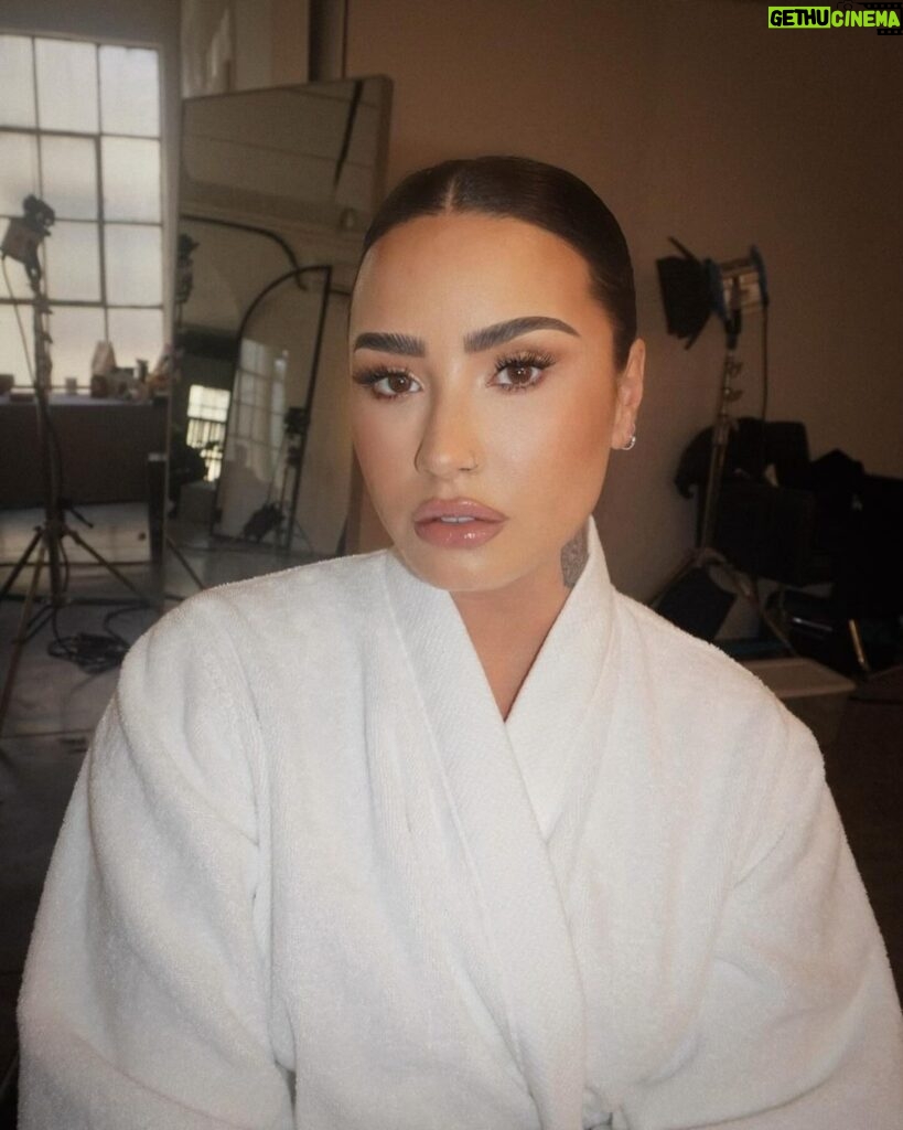 Demi Lovato Instagram - Swipe for an uncanny resemblance to a baby seal 🦭