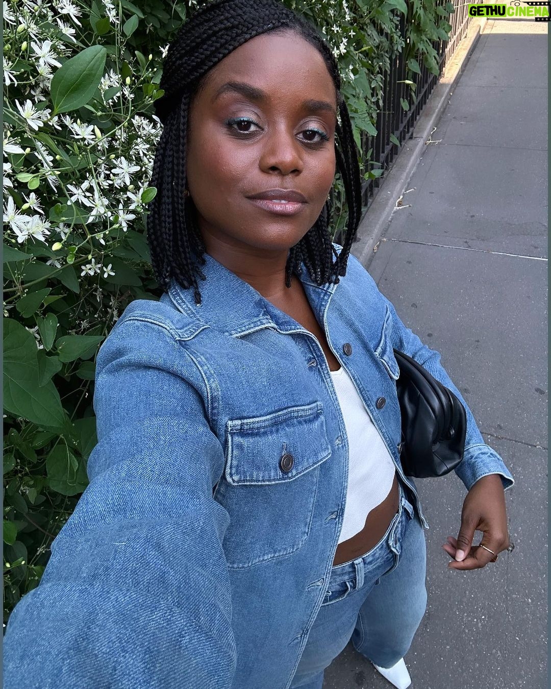 Denée Benton Instagram - @lafayette148ny your jeans fit this summer peach right off the rack. Those who also jump to put jeans on understand that this is to be…coveted. Thank you for having me 🫶🏾🍑 #nyfw