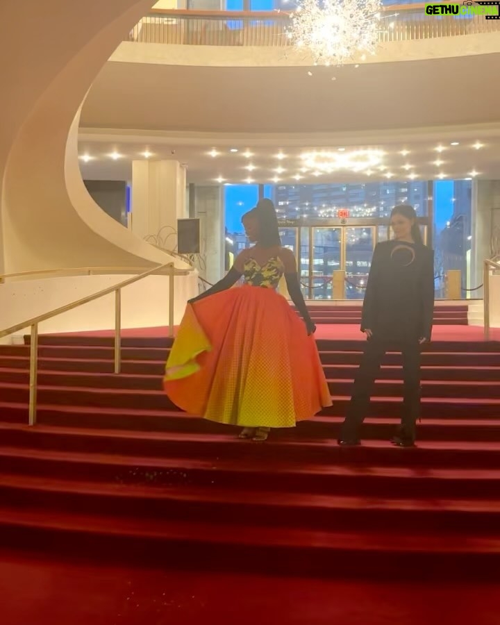 Denée Benton Instagram - Miss Peggy Scott was sighted at The Metropolitan Opera dripping in Christopher John Rogers . . . Undefeated dream team 🧡 Styling: @solangefranklin Makeup: @kellybellevue Hair: @geobrianhmu Tap for tags