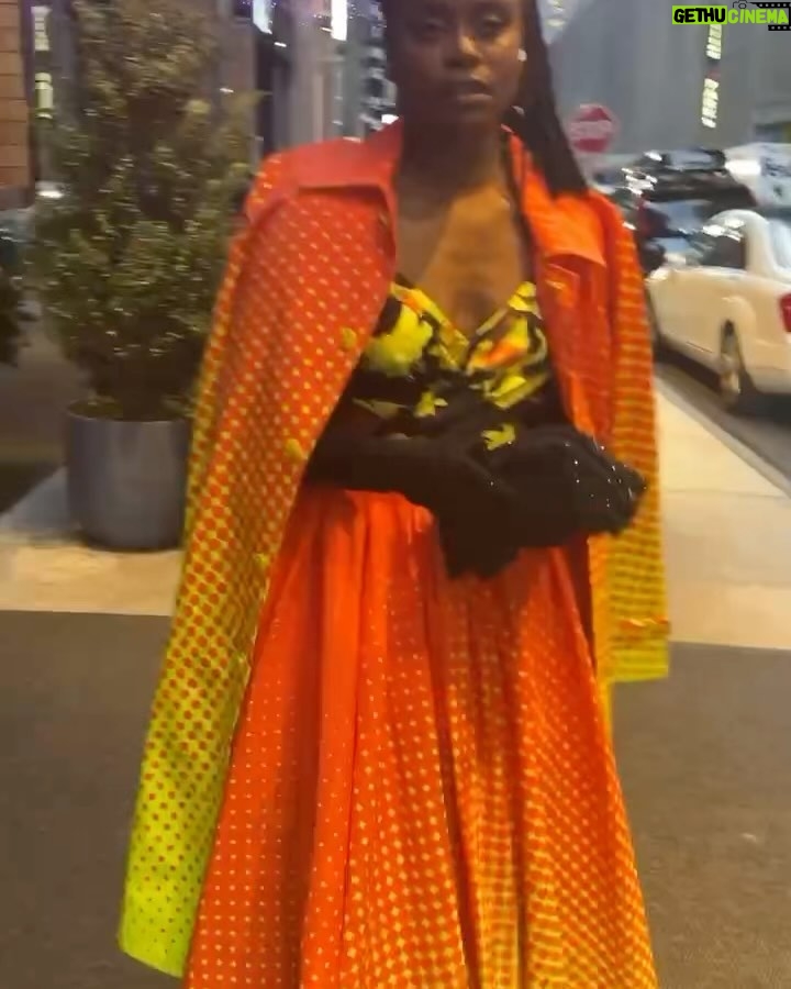 Denée Benton Instagram - Miss Peggy Scott was sighted at The Metropolitan Opera dripping in Christopher John Rogers . . . Undefeated dream team 🧡 Styling: @solangefranklin Makeup: @kellybellevue Hair: @geobrianhmu Tap for tags