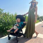Denisa Cziglová Instagram - Milé maminky POZOR👶🏻♥️ Od dnešní půlnoci 17.8 do 20.8. na vás čeká letní akce na webu @funbaby.cz 👀👶🏻👧🏼🧒🏼 S kódem DENISA15 máte slevu 15%, platí na všechny značky, například CAM,Britax, Diamond, Zopa i další do vyprodání zásob. Musím osobně říct, že se všemi kočárky jsem moc spokojená. Z kočárkem Britax, který Izabelka měla od narození jsem byla nadšená a neměnila bych. 🫶🏻👏🏻 Stejně jako teď s sporákem od @zopa_global Quiq👏🏻😍 Opravdu skvělý, dobře skladný, lehký, rychle se rozkládá a super se ovládá, je pohodlný na spinkání. 🫶🏻 A nebo doporučuji kočárek @zopa_global na cestování. Na dovolenou, můžete tento kočárek dát i do letadla a je ultra lehký✈️🔝 Tak mrkněte na web a nezapomeňte na slevový kód.☺️ #deti #miminko #kocarky #hracky #postylka #akceleto #DENISA15 #musthave #funbaby #slevanawebu @funbaby.cz @britaxroemer_czsk @zopa_global * Sleva neplatí na zboží, které je už teď zlevněné Maminky moje šaty jsou od @lasatinofficial Brno, Czech Republic