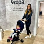 Denisa Cziglová Instagram - Milé maminky POZOR👶🏻♥️ Od dnešní půlnoci 17.8 do 20.8. na vás čeká letní akce na webu @funbaby.cz 👀👶🏻👧🏼🧒🏼 S kódem DENISA15 máte slevu 15%, platí na všechny značky, například CAM,Britax, Diamond, Zopa i další do vyprodání zásob. Musím osobně říct, že se všemi kočárky jsem moc spokojená. Z kočárkem Britax, který Izabelka měla od narození jsem byla nadšená a neměnila bych. 🫶🏻👏🏻 Stejně jako teď s sporákem od @zopa_global Quiq👏🏻😍 Opravdu skvělý, dobře skladný, lehký, rychle se rozkládá a super se ovládá, je pohodlný na spinkání. 🫶🏻 A nebo doporučuji kočárek @zopa_global na cestování. Na dovolenou, můžete tento kočárek dát i do letadla a je ultra lehký✈️🔝 Tak mrkněte na web a nezapomeňte na slevový kód.☺️ #deti #miminko #kocarky #hracky #postylka #akceleto #DENISA15 #musthave #funbaby #slevanawebu @funbaby.cz @britaxroemer_czsk @zopa_global * Sleva neplatí na zboží, které je už teď zlevněné Maminky moje šaty jsou od @lasatinofficial Brno, Czech Republic