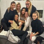 Denisa Cziglová Instagram - Spolu jsme prožívaly radosti, starosti, bolesti, svatby, narození dětiček. Parkrat jsme se nepohodly, pak si zase spolu poplakaly, ale vždy jsme veděly, že jsme tu jedna pro druhou a máme to štěstí, že ať se děje cokoliv, tak se máme navzájem . A teď Jsme tu pro Tebe Denisko @foodtherapybydenisa , protože jsi náš anděl s ďáblikem v těle, naše bojovnice a obrovská inspirace… A ted bojujeme s Tebou, za Tebe.. 🙏🏼🙏🏼🙏🏼Protože my Tě rozhodně nedáme… 🤍🤍🤍🤍 #simplythebest Brno, Czech Republic