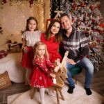 Denisa Cziglová Instagram - První Vánoční adventní čas je před námi a já se moc těším 🎄🎁 Užívejte si předvánoční atmosféru.🤍🌟☃️ Děkujeme @sladkyfotky_probo 📸 #advent #vanoce #vanocnicas #sladkyfotky_probotom