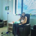 Denisa Cziglová Instagram - Už dřív jsem chodila od doby Covidové do @cellthera_clinic na vitamínové infuze, pro zdraví a abych podpořila imunitu. No a teď, jsem začala chodit 2x týdně na infuze. Pro onko pacienty, je to ideální a důležité, protože potřebujeme vitamíny, antioxidanty, vitamin D a tiogamu - na rakovinové buňky a je důležité chodit alespoň 1x týdně. Já těmto věcem věřím, jako velkou pomoc k uzdravení.💪🏼🙏🏽 Pro zdravé lidičky je taky fajn myslet na sebe a alespoň jednou za měsíc doplnit trošku vitamíny. Každý se žene celý den za stresem, prací, ale dokud se nic nestane, nemyslíme moc na sebe. Cellthera je opravdu zajímavá klinika u nás v Brně. Pošlu vám odkaz a podívejte se nejen na infuze, ale třeba zajímavé věci jakou jsou třeba kmenové buňky, onkologická a nádorová onemocnění, nemoci mozku a další zajímavé věci. 🙏🏽😍 „Když existuje cesta od zdraví k nemoci, musí existovat i cesta od nemoci ke zdraví.” https://celltheraclinic.cz #zdravinaprvnimmiste #infuze #fuckcancer #nadornamozku #glioblastom #foodtherapybydenisa #cancermum #cancerfighter #celltheraclinic #brno Klinika Cellthera
