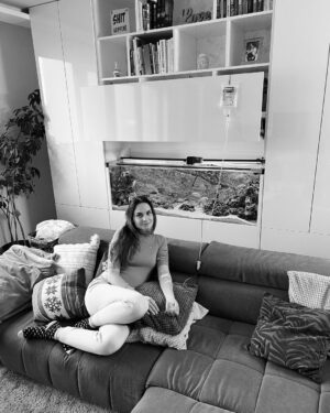 Denisa Cziglová Instagram - Ahoj všem, 
trvalo to trochu déle než jsem myslela, ale tak už jsem vlastně zvyklá, v životě prostě všechno nejde podle plánu 🤷🏻‍♀️ 
V první řadě bych vám všem chtěla strašně moc poděkovat za pomoc v naší sbírce na @doniocz , která mě totálně překvapila. Takový výsledek by mě nikdy nenapadl🙈😍 ŠKODA, že se automaticky nerovná uzdravení❤️🙏🏽
Nenacházím slova, která by vyjádřila moji vděčnost❤️🫶🏻❤️ 
Věřím, že díky vám mám teď větší šanci na vyléčení. Variant jakou léčbu zvolit není málo, jen je potřeba dobře vybrat, ale o tom až v dalších příspěvcích. Tato zpráva měla být hlavně o poděkování vám všem🫶🏻❤️😘💓 

Aktuální stav je takový, že postupem času by se mi měla řeč zlepšovat, ostatně jako i čtení i psaní. V myšlení teď taky nejsem zrovna Einstein 🥹😇Každopádně po splasknutí otoku na mozku by se mělo všechno zlepšit. I s tímto psaním mi teď pomáhá můj manžel @romanza66 protože by to pro mě bylo moc náročné.
Každý den hodně odpočívám a již jsem nasadila infuzní terapii a další alternativní léčbu..… 

Chtěla bych vám natočit nějaké video, ale s tím budu muset ještě chvíli vyčkat.

Ještě jednou děkuji všem 😍💓🙏🏽
.
.
#fuckcancer #cancerfighter #stayalive #bestrong #stepbystep #infusiontherapy