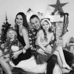Denisa Cziglová Instagram - Přátelé, tak doufám, že si užíváte vánoční čas. Štědrý den už je před námi a tak bych vám chtěla ze srdce popřát. 🎄❤️ Užijte si klidné a pohodové svátky, dny s rodinou a těmi nejbližšími jsou na Vánocích tím nejhezčím kouzlem a dárkem. Co víc Vám popřát než kopec zdraví. Ten nejlepší dárek, co se špatně balí a není vždycky k dostání. 🫶🏻 A taky šťastnou a láskyplnou rodinu. Další dar, který nikde nekoupíte a je potřeba na něm stále pracovat a pořád se učit. 🙌🏼 Nechci rozdávat moudra, i mě život stále učí a ukazuje.😅 Krásné Vánoce a svátky vám přeji Já @foodtherapybydenisa se svojí milovanou rodinou.🎄❤️🫶🏻 #vanoce #vanocnicas #rodina #zdravi #laska #foodtherapybydenisa #cancermum #cancerfighter Brno, Czech Republic