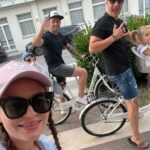 Denisa Cziglová Instagram - Neschovávej si nic na speciální příležitost, být živ je speciální příležitost🙌🏼💕 A tak to teď mám. 🙌🏼 Užívám si každý den naplno a vděčná za každý hezký den, dobré jídlo, dovolenou, svoji rodinku a přátelé.🙌🏼💕 Tak vás zdravím z Itálie 🇨🇮😎 Je moc fajn trošku přestat myslet, na to co se děje ve vás a kolem mě. PS: Už jsem trošku přestala držet keto dietu a užívám si i rýži a brambory.😎🙏🏽😀 Sladké se snažím stále držet na uzdě, ale už na sebe jsem hodnější a dám si na co mám chuť. 😘 #enjoylittlethings #enjoylittlemoments #lovemylife #family #holiday #friends #italy #caorle #foodtherapybydenisa #cancermum #glioblastoma #evzen Caorle