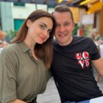 Denisa Cziglová Instagram - Neschovávej si nic na speciální příležitost, být živ je speciální příležitost🙌🏼💕 A tak to teď mám. 🙌🏼 Užívám si každý den naplno a vděčná za každý hezký den, dobré jídlo, dovolenou, svoji rodinku a přátelé.🙌🏼💕 Tak vás zdravím z Itálie 🇨🇮😎 Je moc fajn trošku přestat myslet, na to co se děje ve vás a kolem mě. PS: Už jsem trošku přestala držet keto dietu a užívám si i rýži a brambory.😎🙏🏽😀 Sladké se snažím stále držet na uzdě, ale už na sebe jsem hodnější a dám si na co mám chuť. 😘 #enjoylittlethings #enjoylittlemoments #lovemylife #family #holiday #friends #italy #caorle #foodtherapybydenisa #cancermum #glioblastoma #evzen Caorle