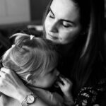 Denisa Cziglová Instagram – Beruško moje milovaná, už máš 2 roky a tři měsíce❤️🌸
Tak krásně mluvíš a nejde tě ani zastavit, jak chceš celý den vykládat.😃😅
To máš po mně, celá máma.😈

Děláš mi neskutečnou radost každý den a strašně mě držíš nad vodou v tomto “náročném období”. 🫶🏻
Chci a doufám, že to všechno zvládneme a budu tady pro tebe.❤️

Miluji tě, tvoje máma❤️❤️❤️

#izabelka #2rokyačtvrt🎈 #mojelaska #mojemalaholcicka