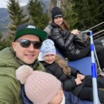 Denisa Cziglová Instagram - Poprvé jsme byli na Dolní Moravě v @wellnesshotelvista a kdo ještě nebyl s dětičkami, tak vřele doporučuji.🙌🏼😍👏🏻 Super hotel, spousta zábavy pro děti, animátoři, super programy pro zlatíčka, takže špatné počasí je zažehnáno, dětské koutky, herny, hřiště, bazény pro malé a velké, no a pro starší sauna a wellness😍 V zimě to tady musí být super lyžovačka a super zážitek byl dnešní Sky Walk. 🫶🏻🥹 Už chápu, že je tady věčně plno, protože tady si to opravdu užijí všichni a hlavně ty naše zlatíčka.❤️ #wellnesshotelvista #dolnimorava #rodinyvylet #holcicky #skywalk #czechrepublic #foodtherapybydenisa #cancermum #cancerfighter #enjoyeverymomentasitcomes⌛️ Czechy, Dolni Morava, Sky Walk, Spacer W Chmurach