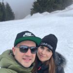 Denisa Cziglová Instagram - Poprvé jsme byli na Dolní Moravě v @wellnesshotelvista a kdo ještě nebyl s dětičkami, tak vřele doporučuji.🙌🏼😍👏🏻 Super hotel, spousta zábavy pro děti, animátoři, super programy pro zlatíčka, takže špatné počasí je zažehnáno, dětské koutky, herny, hřiště, bazény pro malé a velké, no a pro starší sauna a wellness😍 V zimě to tady musí být super lyžovačka a super zážitek byl dnešní Sky Walk. 🫶🏻🥹 Už chápu, že je tady věčně plno, protože tady si to opravdu užijí všichni a hlavně ty naše zlatíčka.❤️ #wellnesshotelvista #dolnimorava #rodinyvylet #holcicky #skywalk #czechrepublic #foodtherapybydenisa #cancermum #cancerfighter #enjoyeverymomentasitcomes⌛️ Czechy, Dolni Morava, Sky Walk, Spacer W Chmurach