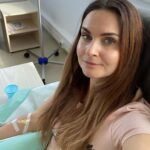 Denisa Cziglová Instagram - Už dřív jsem chodila od doby Covidové do @cellthera_clinic na vitamínové infuze, pro zdraví a abych podpořila imunitu. No a teď, jsem začala chodit 2x týdně na infuze. Pro onko pacienty, je to ideální a důležité, protože potřebujeme vitamíny, antioxidanty, vitamin D a tiogamu - na rakovinové buňky a je důležité chodit alespoň 1x týdně. Já těmto věcem věřím, jako velkou pomoc k uzdravení.💪🏼🙏🏽 Pro zdravé lidičky je taky fajn myslet na sebe a alespoň jednou za měsíc doplnit trošku vitamíny. Každý se žene celý den za stresem, prací, ale dokud se nic nestane, nemyslíme moc na sebe. Cellthera je opravdu zajímavá klinika u nás v Brně. Pošlu vám odkaz a podívejte se nejen na infuze, ale třeba zajímavé věci jakou jsou třeba kmenové buňky, onkologická a nádorová onemocnění, nemoci mozku a další zajímavé věci. 🙏🏽😍 „Když existuje cesta od zdraví k nemoci, musí existovat i cesta od nemoci ke zdraví.” https://celltheraclinic.cz #zdravinaprvnimmiste #infuze #fuckcancer #nadornamozku #glioblastom #foodtherapybydenisa #cancermum #cancerfighter #celltheraclinic #brno Klinika Cellthera