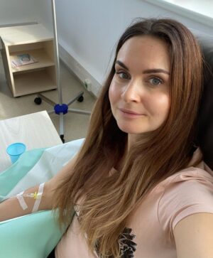 Denisa Cziglová Instagram - Už dřív jsem chodila od doby Covidové do @cellthera_clinic na vitamínové infuze, pro zdraví a abych podpořila imunitu. 
No a teď, jsem začala chodit 2x týdně na infuze. Pro onko pacienty, je to ideální a důležité, protože potřebujeme vitamíny, antioxidanty, vitamin D a tiogamu - na rakovinové buňky a je důležité chodit alespoň 1x týdně. Já těmto věcem věřím, jako velkou pomoc k uzdravení.💪🏼🙏🏽

Pro zdravé lidičky je taky fajn myslet na sebe a alespoň jednou za měsíc doplnit trošku vitamíny. Každý se žene celý den za stresem, prací, ale dokud se nic nestane, nemyslíme moc na sebe. 

Cellthera je opravdu zajímavá klinika u nás v Brně. Pošlu vám odkaz a podívejte se nejen na infuze, ale třeba zajímavé věci jakou jsou třeba kmenové buňky, onkologická a nádorová onemocnění, nemoci mozku a další zajímavé věci. 🙏🏽😍

„Když existuje cesta od zdraví
k nemoci, musí existovat i cesta
od nemoci ke zdraví.”

https://celltheraclinic.cz
#zdravinaprvnimmiste #infuze #fuckcancer #nadornamozku #glioblastom #foodtherapybydenisa #cancermum #cancerfighter #celltheraclinic #brno