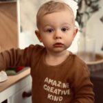 Denisa Cziglová Instagram - Holčičko naše, přejeme ti krásné 2. narozeniny.🎂👼🏻💓💐 Je neskutečný, jak jsi nám vyrostla, krásně mluvíš a jsi taková srandovní opička. 🐒🦄 Jsem pyšná na tebe a každý den šťastná, že tě u sebe mám.❤️ Děkuji tobě lásenko malá, taťkovi i rodině za oporu a pomoc v tomto “náročnějším” období🙏🏽❤️ Ale věřím, že všechno dobře dopadne, zase najdu konec tunelu a bude zase dobře🙏🏽💓 Děkujeme za momentky @camiladettlaff 😘👌 #narozeniny #2roky #mojeholcicka #mojedcera #izabela #rodinaoslava #rodinajenejvic #foodtherapybydenisa #cancermum #cancerfighter #🧠 #fuckcancer🎀 #glioblastoma #staypositive #staystrong Doma