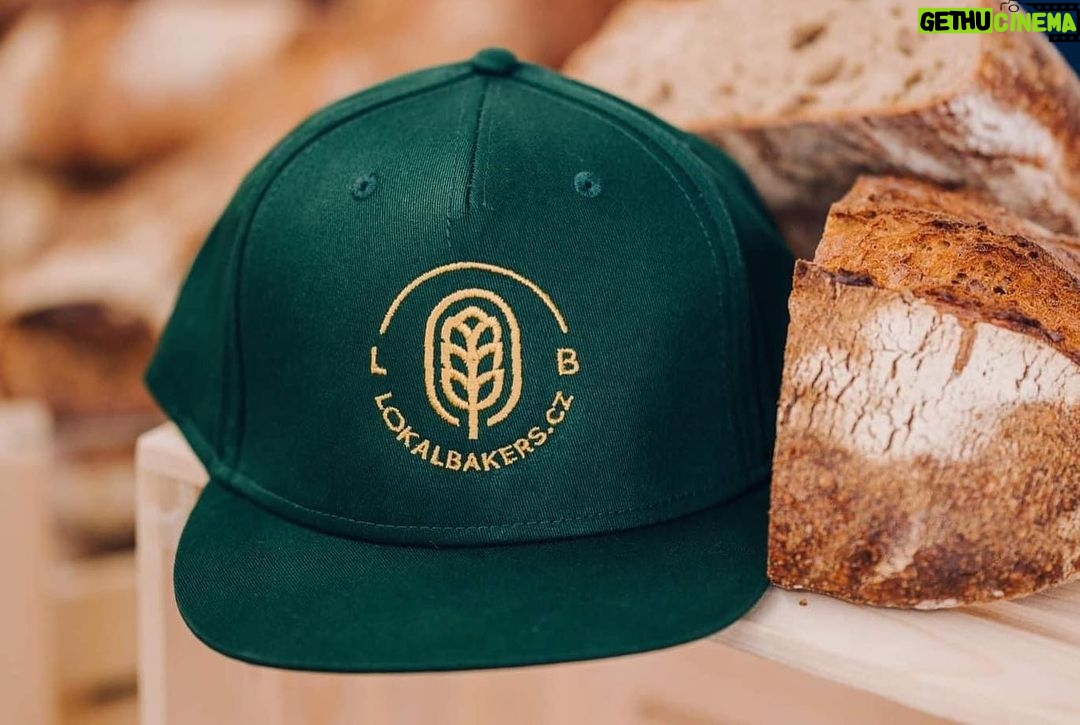 Denisa Cziglová Instagram - Tak přátelé je to tady🥐🥖🥨 Otevřeli jsme v @campus.square pro vás to nejlepší řemeslné pečivo @lokalbakers.cz z kvalitní mouky, nejlepších surovin a bez éček. 😍🙏🏽 Upřímně moc jsem se na tento čas těšila, ale život mi řekl: "Nene Deniso, teď máš jinou životní etapu, poslání a bude vše jinak”. Beru svůj život jako výzvu, challenge, nebojím se a věřím, že všechno dobře dopadne❤️A můj kámoš Evžen se nikdy neprobudí.🙏🏽💪🏼 Bohužel na stánku se teď u chlebíků neuvidíme a nepopovídáme si spolu, ale náš čas určitě přijde.☺️ Věřím, že vám bude moc chutnat ❤️ Děkuji ti moc zlato, jak to všechno teď zvládáš a jsi šikovný manžel a velkou oporou.💓 Repost @romanza66 Lokal Bakers Aleluja 🙌☺️ po všech počátečních provozních zmatcích jsme již plně funkční a těší nás, že vám konečně můžeme prodávat to nejlepší pečivo z Brna 💚🙌 🍞Nejlepší chleba od Chleba Brno 🥐 nejlepší croissanty od @williamthomasbakery 🥯nejlepší buchty od PANEOLIT 🍩nejlepší koblihy od Kobliha 🧇nejlepší bezlepkove pečivo od @spolubezlepku.cz 🍞nejlepší toasťák od Uncle Baker 🍪nejlepší cookies od Amici Pizza & Burgers ❤️Těšíme se na Vaši návštěvu v @campus.square #pecivo #remeslnepecivo #bezecek #kvalitnisuroviny #lokalbakers #chlebabrno #willamthomas #kobliharna #spolubezlepku #tostak #paneolit #foodtherapybydenisa #cancermum #cancerfighter #campus #brno Campus Square Brno