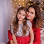 Denisa Cziglová Instagram - První Vánoční adventní čas je před námi a já se moc těším 🎄🎁 Užívejte si předvánoční atmosféru.🤍🌟☃️ Děkujeme @sladkyfotky_probo 📸 #advent #vanoce #vanocnicas #sladkyfotky_probotom
