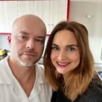 Denisa Cziglová Instagram – Dnes jsem navštívila tetu v nemocnici. Je po operaci plotýnky a leží na stejném oddělení, kde jsem ležela já před 9 měsíci na operaci mozku. 🧠🫶🏻
Moc ráda jsem se viděla všechny sestřičky a viděla se s panem Doktorem Sovou, je to můj lékař #superhero, který dokázal s moji hlavou neuvěřitelný zázrak díky operací Awake up. ( vřele doporučuji, pokud máte a řešíte podobný problém).
S panem doktorem jsme si povykládali, nejen o operaci, ale o celém maratónů.🙈😅🧠
Do smrti budu moc vděčná a moc děkuji.🙏❤️💫
V příštím životě bych chtěla být lékař v tomto oboru a klobouček smekám všem. 🎩
#vdecnost #setkani #pandoktorsova #fnbrno #neurochirurgie #evzen #nadornamozku #foodtherapybydenisa Fakultní nemocnice Brno